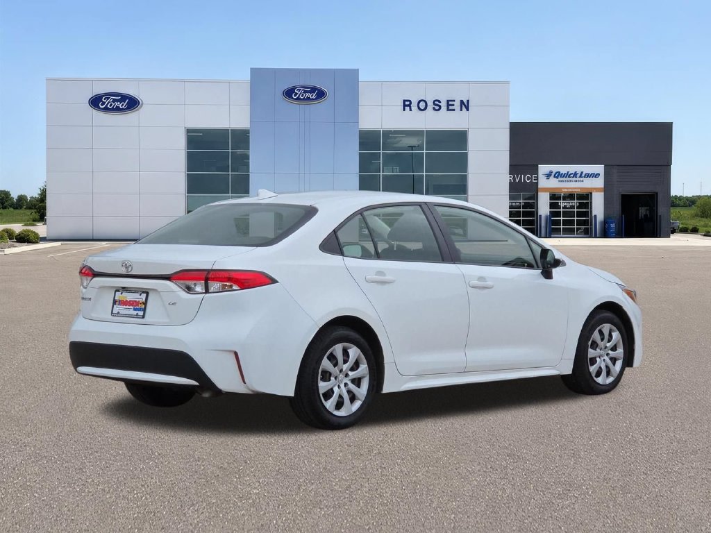 Used 2022 Toyota Corolla LE FWD image 3