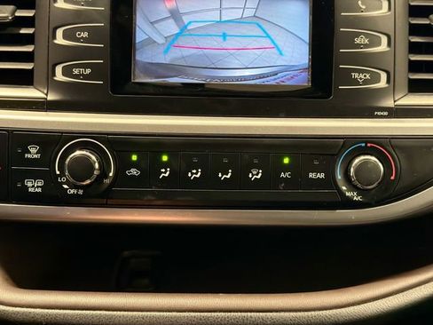 Used 2015 Toyota Highlander LE AWD/4WD image 13