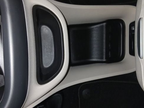 Used 2024 Chrysler Pacifica Touring-L FWD image 23