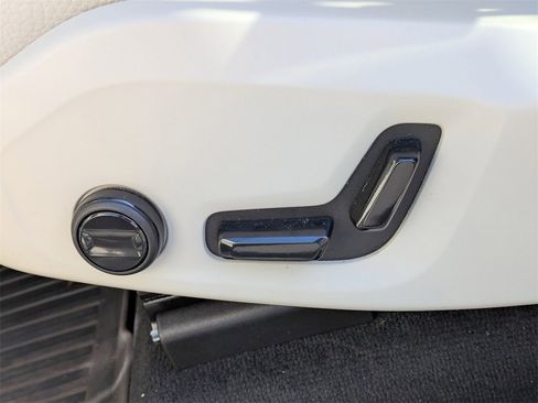 Certified 2023 Volvo XC60 B5 Plus w/ Protection Package Premier image 24