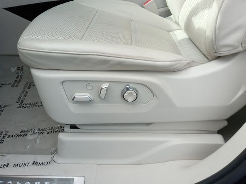 Used 2021 Cadillac Escalade Premium Luxury Platinum image 16