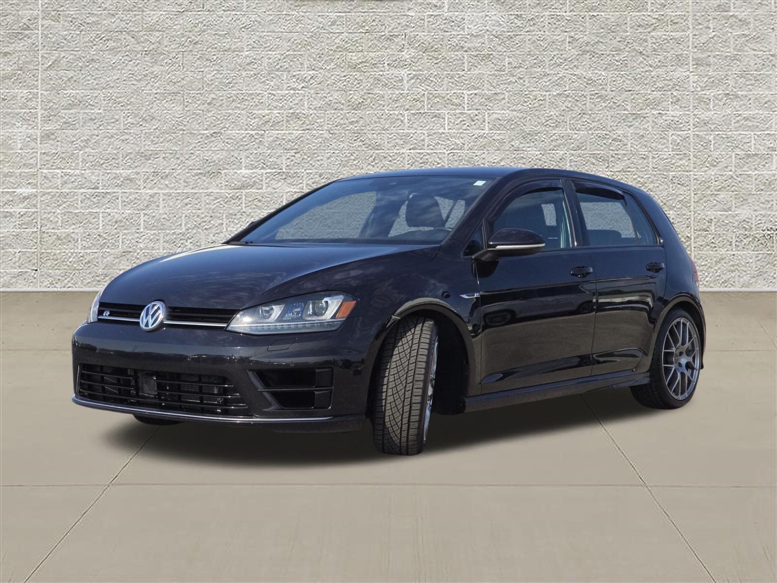 Used 2017 Volkswagen Golf R 4-Door AWD/4WD image 3