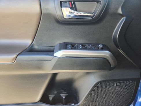 Used 2017 Toyota Tacoma Limited AWD/4WD image 15