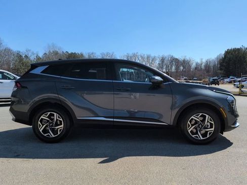Used 2025 Kia Sportage LX image 3