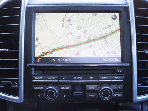 Used 2016 Porsche Cayenne image 33