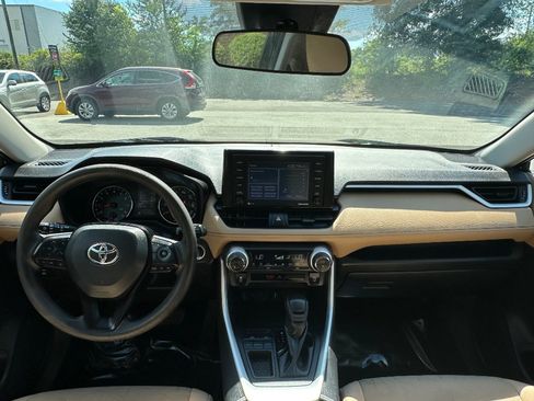 Used 2021 Toyota RAV4 XLE FWD image 21