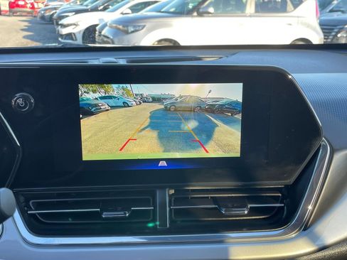 Used 2025 Chevrolet Trax LT image 24