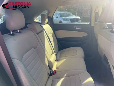 Used 2022 Ford Edge SE image 27