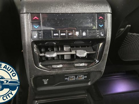 Used 2021 Jeep Grand Cherokee L Overland w/ Luxury Tech Group IV AWD/4WD image 31