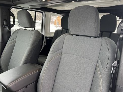 Used 2025 Jeep Wrangler Unlimited Sahara image 14