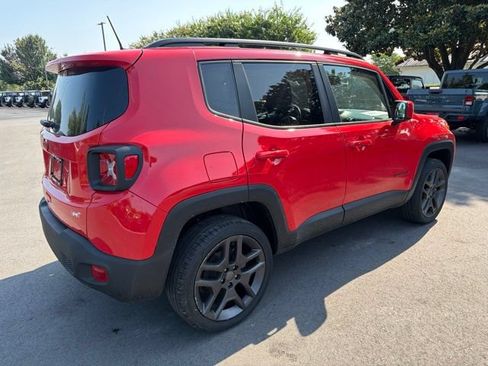 Used 2022 Jeep Renegade Latitude w/ Sun/Sound Group AWD/4WD image 3