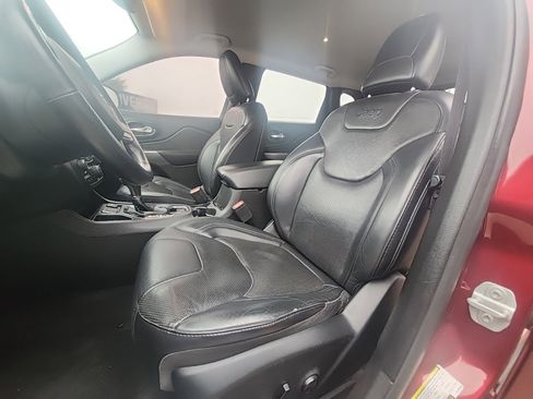 Used 2019 Jeep Cherokee Limited image 7