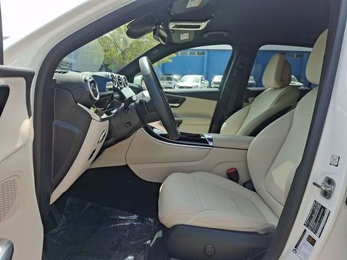 Used 2025 Mercedes-Benz GLC 350e 4MATIC image 16