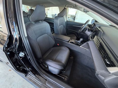 Used 2025 Toyota Camry LE image 40