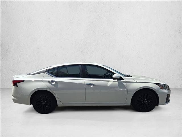 Used 2025 Nissan Altima 2.5 SV w/ SV Special Edition Package FWD image 4