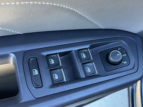 Used 2021 Volkswagen Atlas Cross Sport SE w/ Panoramic Sunroof Package image 15