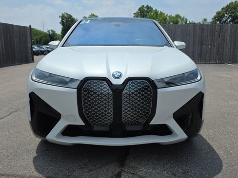 Used 2024 BMW iX xDrive50 w/ Sport Package AWD/4WD image 8