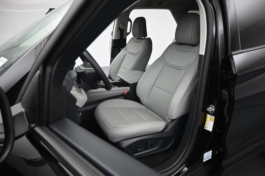 New 2026 Ford Explorer Active w/ Active Comfort Package RWD image 8