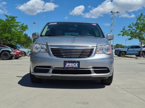 Used 2015 Chrysler Town & Country LX FWD image 2