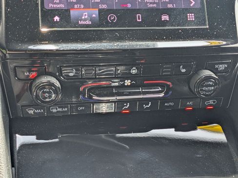 Used 2025 Jeep Grand Cherokee L Laredo w/ Luxury Tech Group I RWD image 19