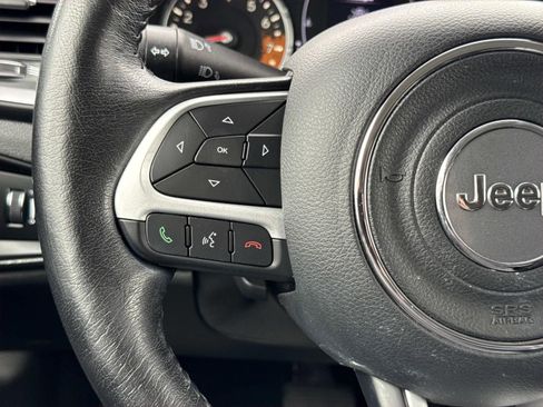 Used 2018 Jeep Renegade Latitude w/ Cold Weather Group AWD/4WD image 15