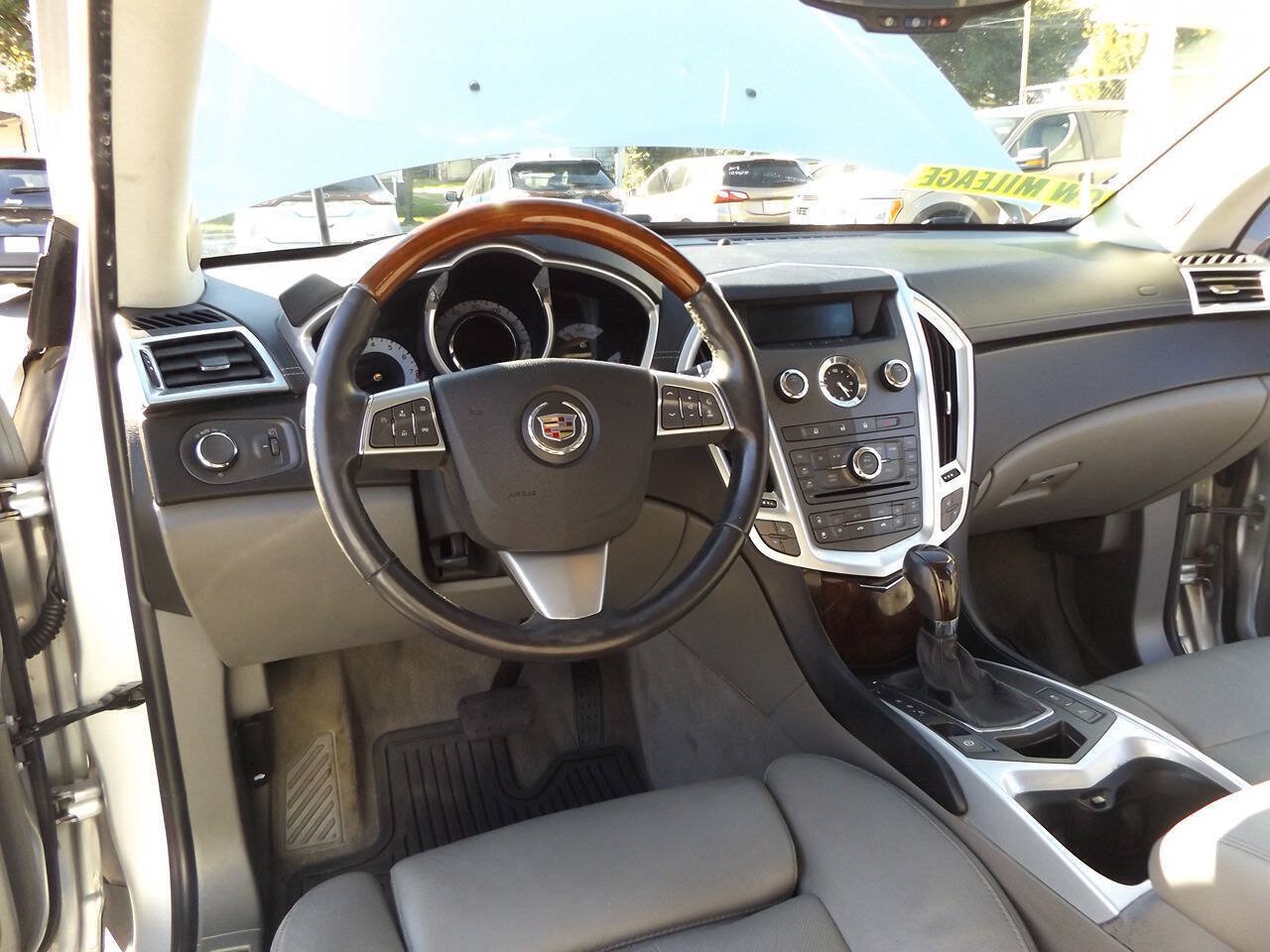 Used 2010 Cadillac SRX Luxury FWD image 17