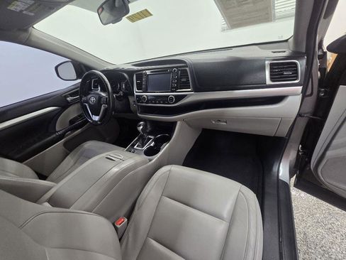 Used 2015 Toyota Highlander XLE FWD image 22