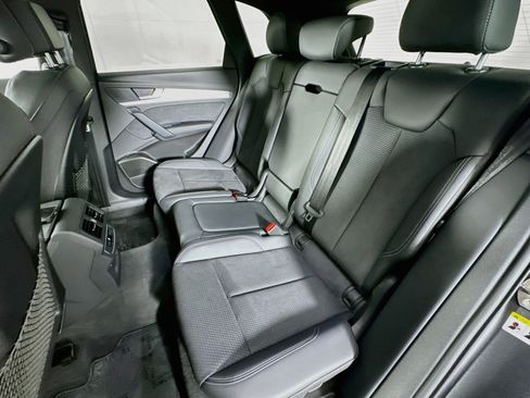 Used 2024 Audi Q5 e Premium Plus w/ Premium Plus Package AWD/4WD image 9