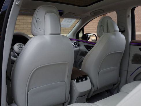 Used 2023 Mercedes-Benz EQS 580 4MATIC SUV image 18