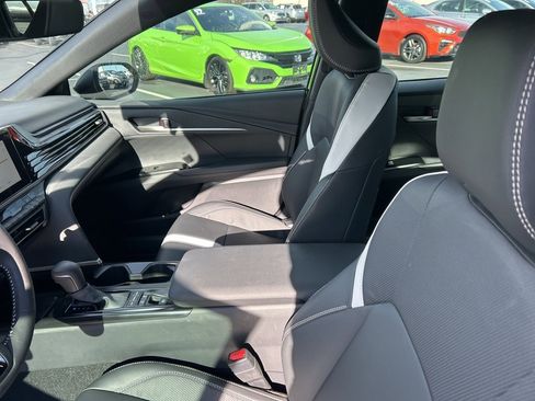 Used 2026 Toyota Camry XLE w/ Convenience Package image 2