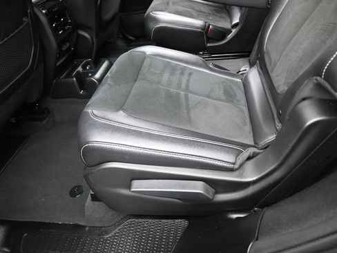 Used 2023 Jeep Grand Cherokee L Laredo image 31