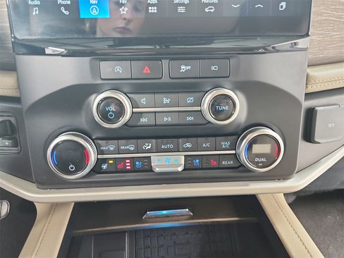 Used 2023 Ford Expedition Max Limited image 32