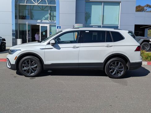 Used 2023 Volkswagen Tiguan SE image 2