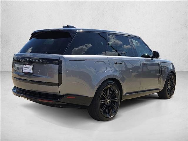 Used 2025 Land Rover Range Rover SE AWD/4WD image 5