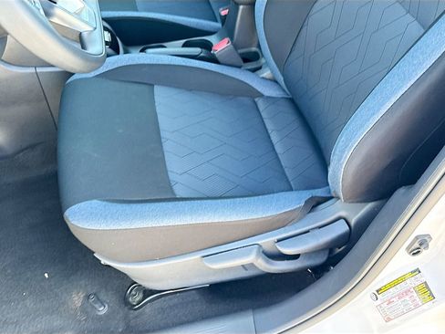 Used 2025 Nissan Versa SV image 18