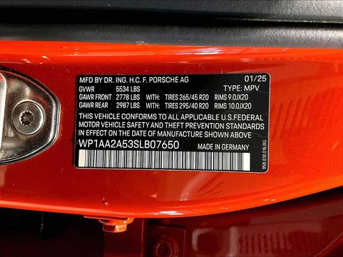 Used 2025 Porsche Macan image 36