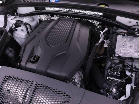 Used 2026 Porsche Macan AWD/4WD image 25
