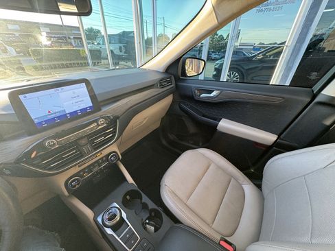 Used 2020 Ford Escape Titanium FWD image 14