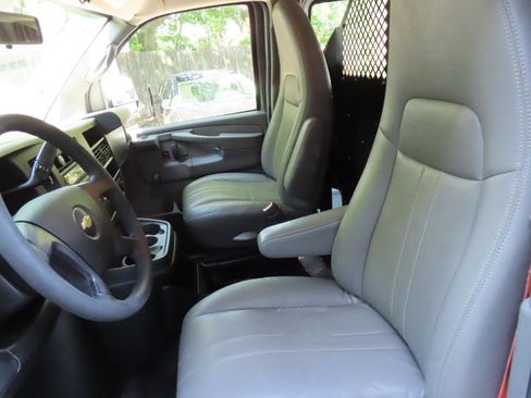 Used 2013 Chevrolet Express 2500 RWD image 7