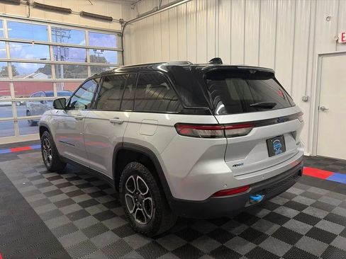 Used 2023 Jeep Grand Cherokee Trailhawk w/ Luxury Tech Group III AWD/4WD image 6