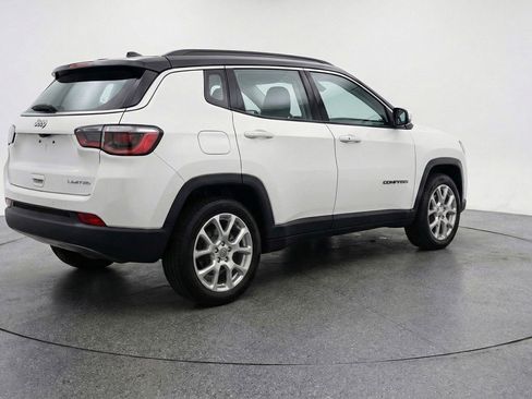 Used 2025 Jeep Compass Limited image 9