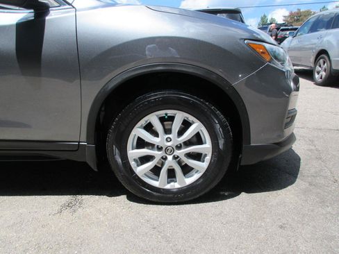 Used 2018 Nissan Rogue SV FWD image 21