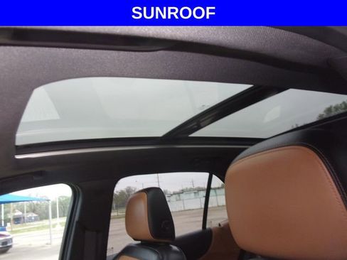 Used 2018 Chevrolet Equinox Premier image 2