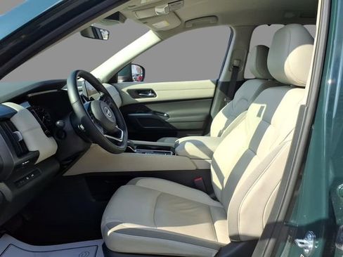 Used 2025 Nissan Pathfinder SL image 20