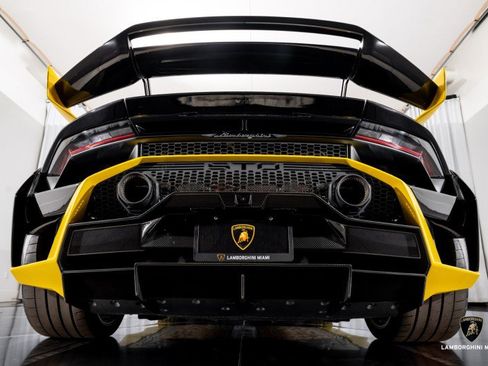 Used 2024 Lamborghini Huracan STO image 24