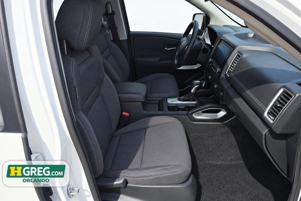 Used 2024 Nissan Frontier SV RWD image 17