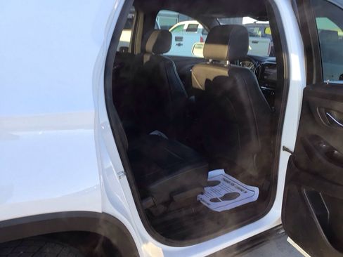 Used 2023 Chevrolet Traverse LT image 15