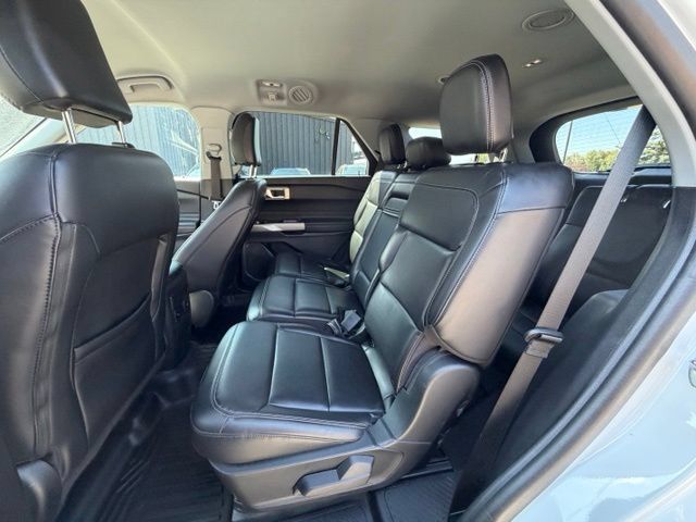 Used 2023 Ford Explorer XLT w/ Equipment Group 202A AWD/4WD image 18