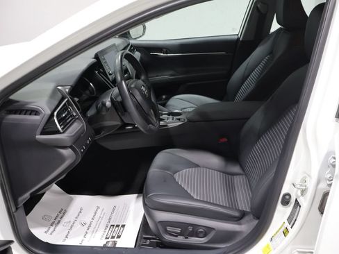 Used 2023 Toyota Camry SE FWD image 10