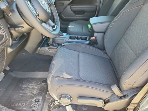 New 2026 Jeep Gladiator Mojave w/ Technology Group AWD/4WD image 7
